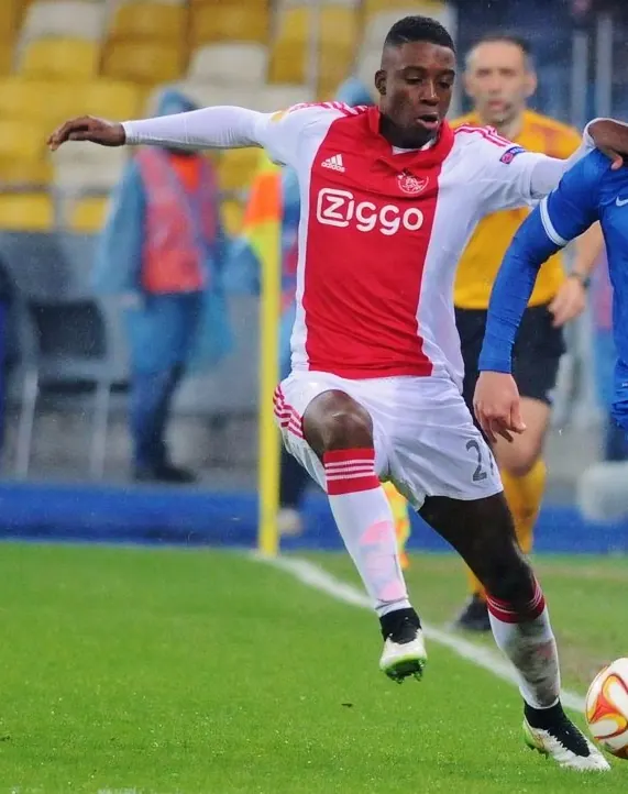 Riechedly Bazoer